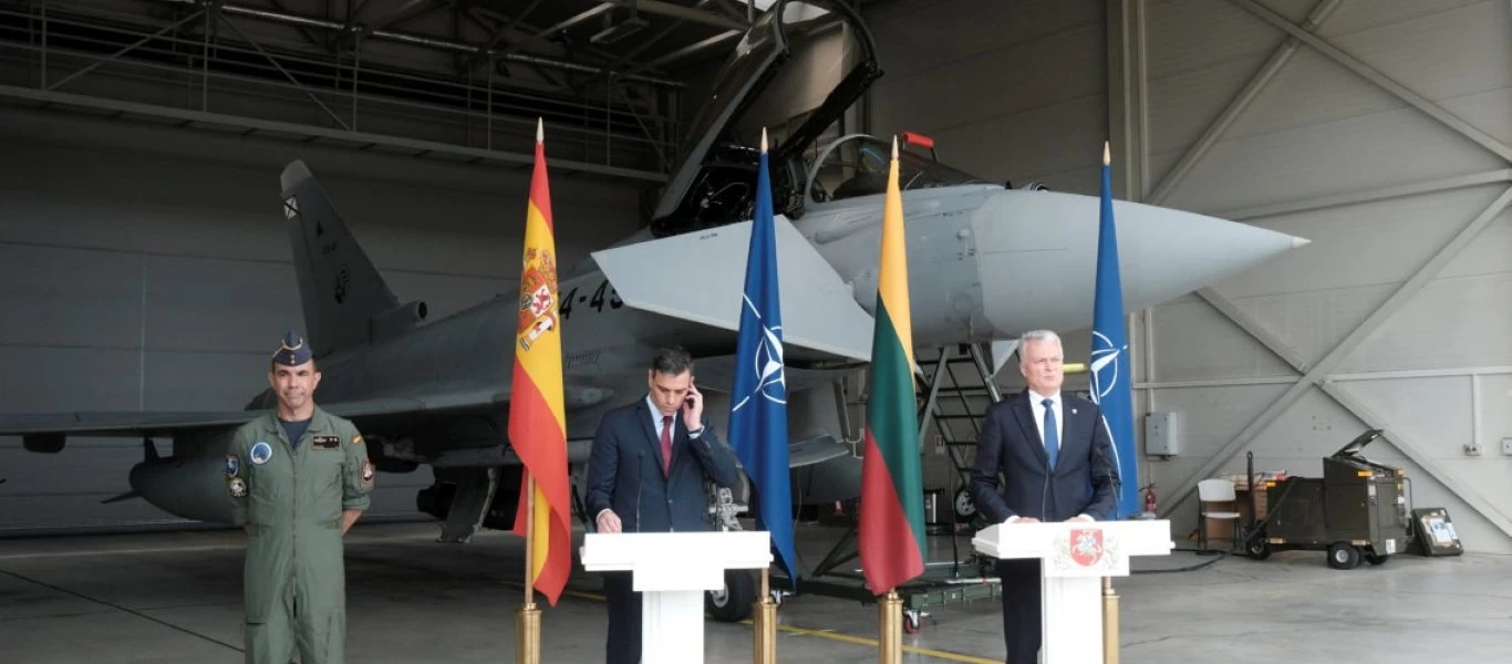 Συνέντευξη τύπου Ισπανού και Λιθουανού πρωθυπουργού με διακοπή λόγω συναγερμού για τα ρωσικά Su-35 (βίντεο)